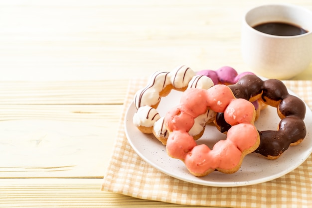 donut met zwarte koffie