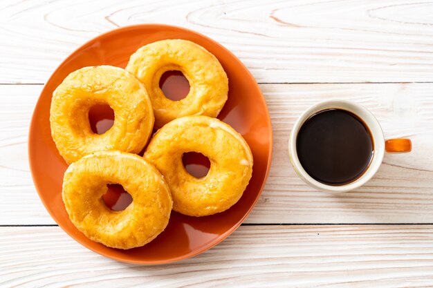 donut met zwarte koffie