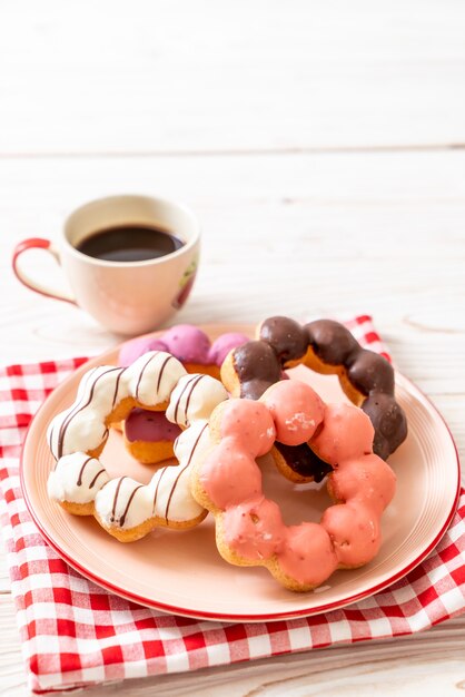 donut met zwarte koffie