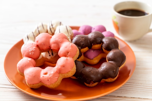 donut met zwarte koffie