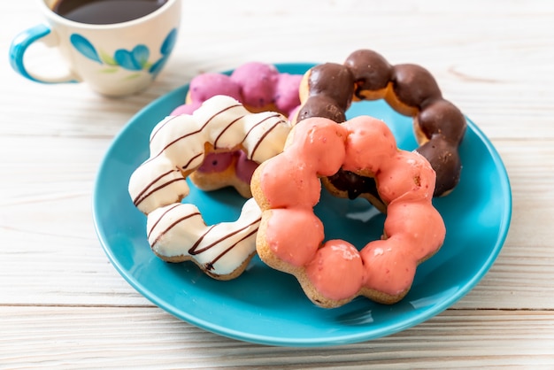 Donut met zwarte koffie