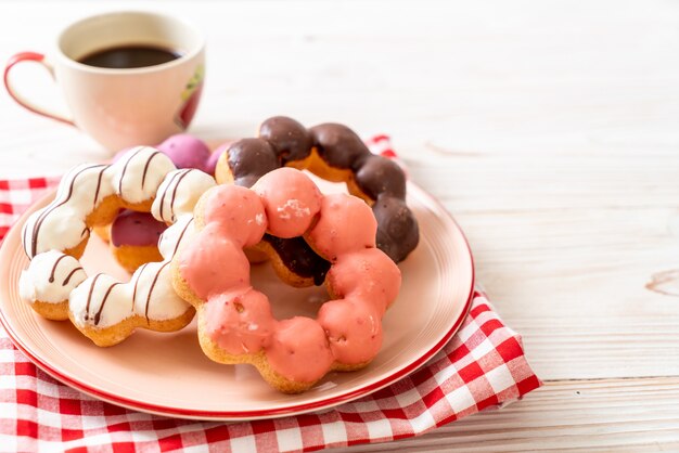 donut met zwarte koffie