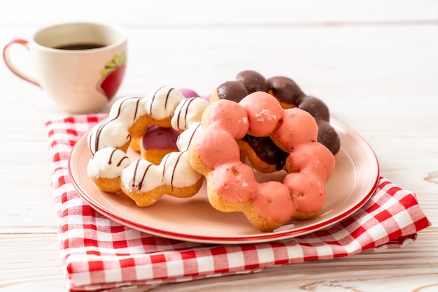 donut met zwarte koffie