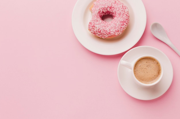 Donut voor ontbijt en koffie