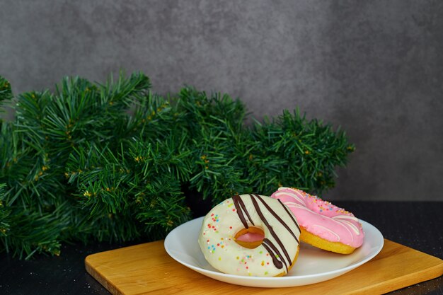 Donut. Zoet voedsel en een kop koffie