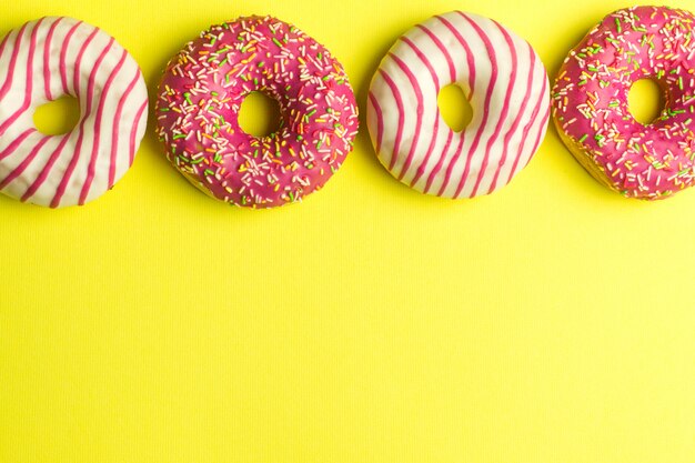 Photo donuts on yellow background. sugar dessert