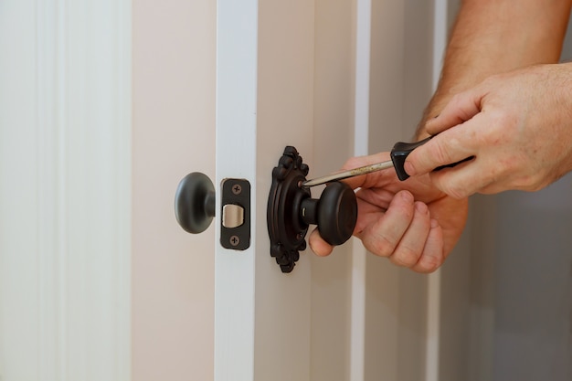 Door knobs, aluminum door white.