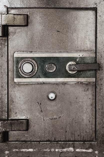 Foto porta della vecchia cassaforte di sicurezza