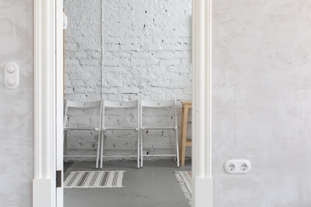 Photo doorway view from room to corridor concept of waiting. open door in the hall