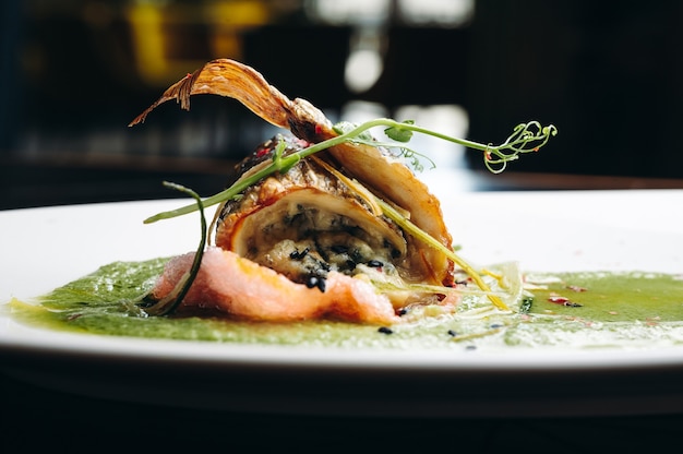 Dorado fillet with guacamole and sauce