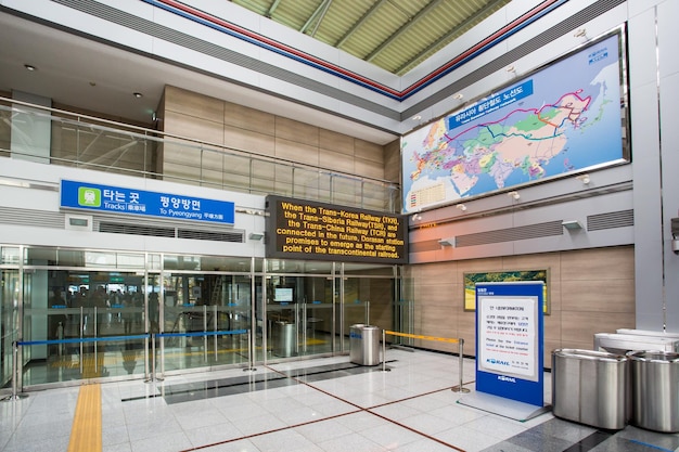 Photo dorasan railway station recently built in dmz south korea the last station before north korea