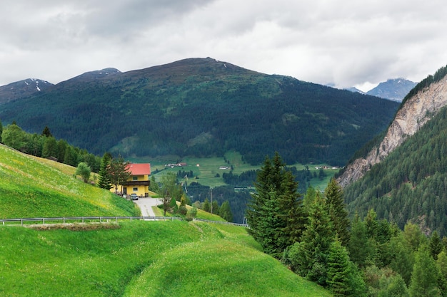 Dorp in de dolomieten in italië