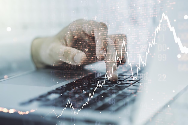 Foto doppia esposizione del grafico finanziario creativo astratto con mappa del mondo e con le mani che digitano sulla tastiera del computer sul concetto di ricerca e strategia in background