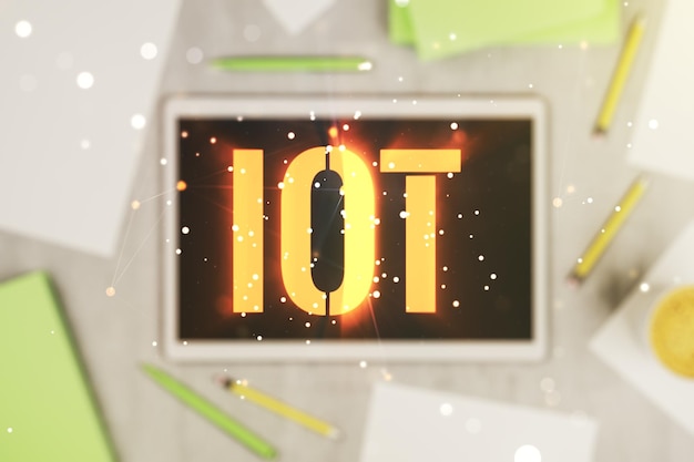 Двойная экспозиция креативной голограммы IOT и цифрового планшета на заднем плане концепции исследований и разработок