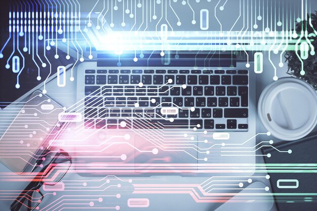 コンピューターのトップビュー作業テーブルの背景にホログラムを描画するデータ テーマの二重露光技術の概念