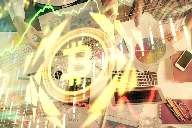 Photo double exposure of man and woman working together and crypto theme hologram drawing computer background blockchain concept top view
