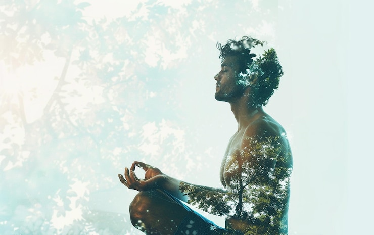 Photo double exposure photo of a young man meditates while practicing yoga freedom concept