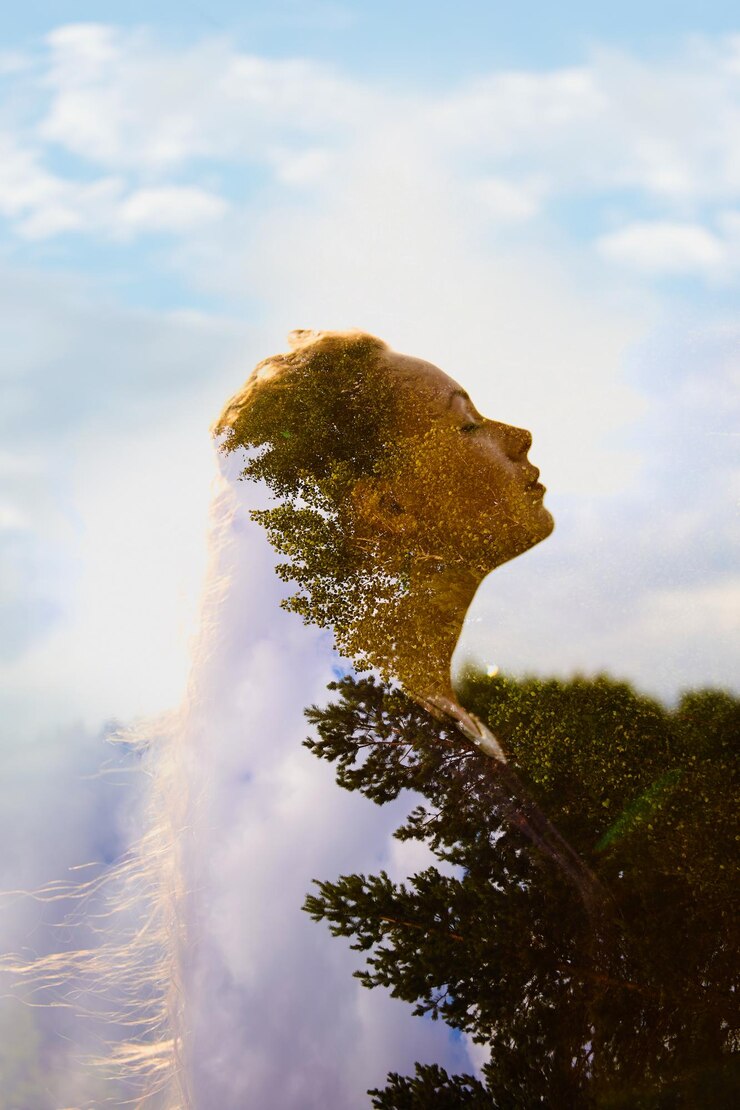 Photo double exposure of woman and branches against sky