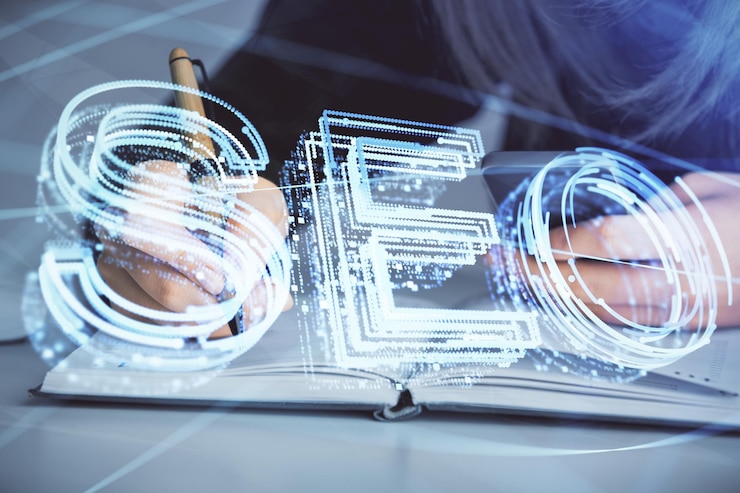 Photo double exposure of woman hands working on computer and seo hologram drawing internet search concept