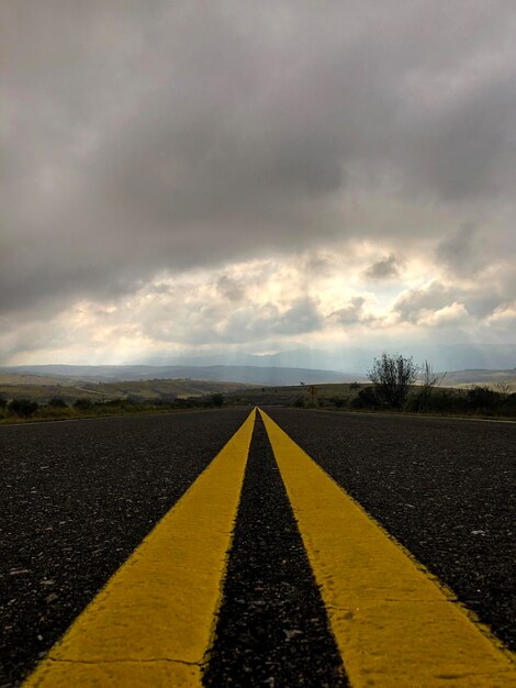 Photo double yellow lines in middle of road