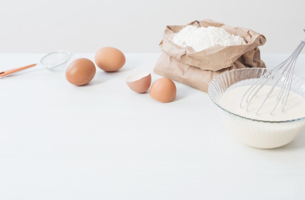 Dough in glass plate and products for its preparation