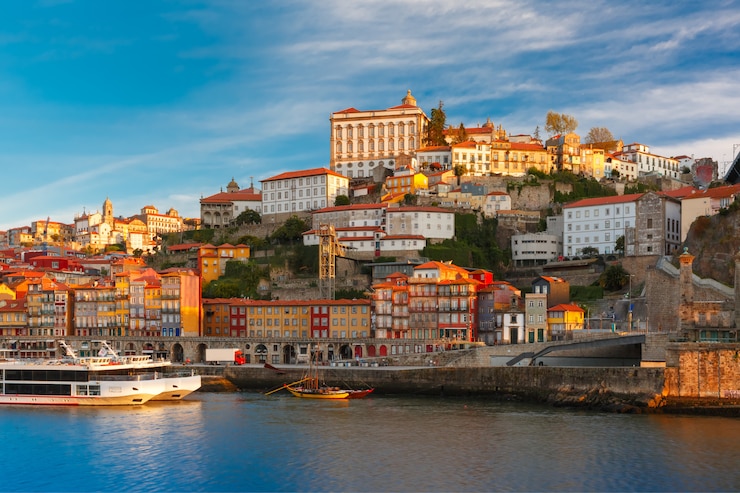 Photo douro 강 및 dom luis 다리, 포르토, 포르투갈.