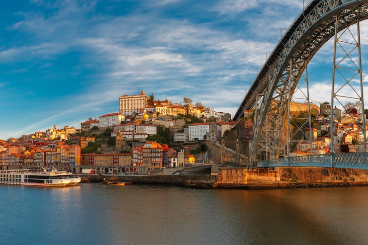 Photo douro 강 및 dom luis 다리, 포르투, 포르투갈