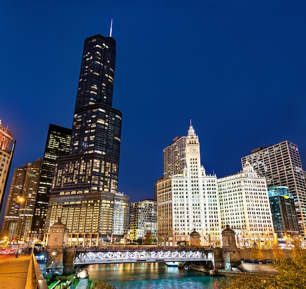 Downtown Chicago op Michigan Avenue Bridge Illinois, Verenigde Staten