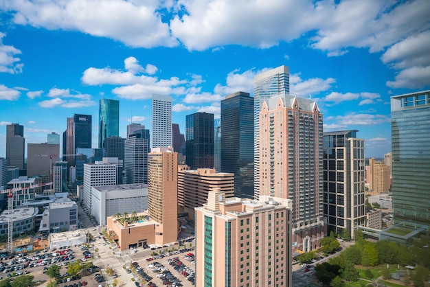 Orizzonte del centro di houston nel texas usa con bluesky