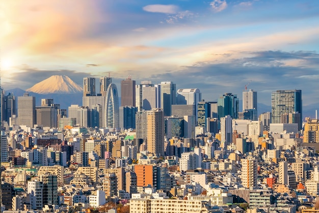 Downtown Tokyo skyline stadsgezicht van Japan bij zonsondergang