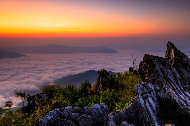 Doy-pha-tang, Landschapsmeer van mist op Mekong rivier in grens van Thailand en Laos.