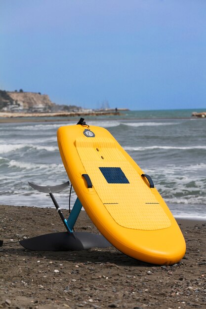 draagvleugelboot op het zand van een strand