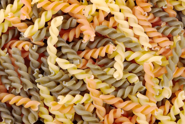 Draai pasta's. vijzel pasta van bovenaf geschoten. spiraalvormige pasta.