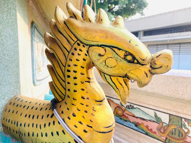 Draakstandbeeld draaksymbool draak Chinees is een prachtige Thaise en Chinese architectuur van het heiligdom
