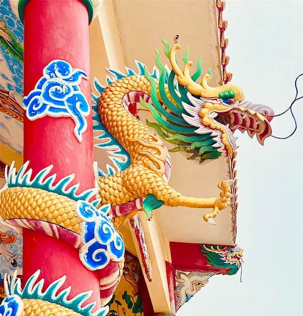 Draakstandbeeld draaksymbool draak Chinees is een prachtige Thaise en Chinese architectuur van het heiligdom