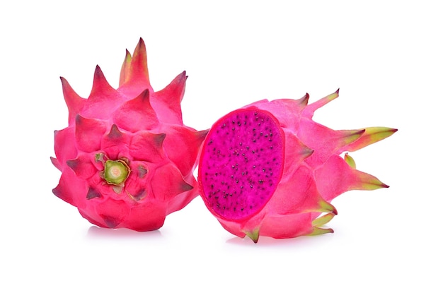 Dragon fruit geïsoleerd op wit