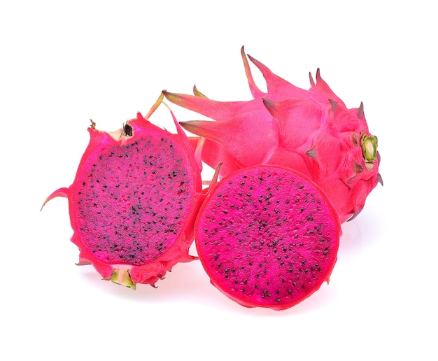 Dragon fruit geïsoleerd op wit