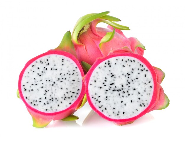 Dragon fruit geïsoleerd op wit