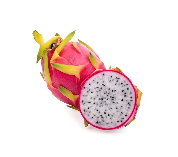 Dragon fruit geïsoleerd op wit