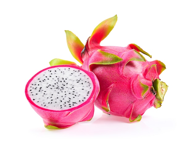 Photo dragon fruit isolated on white background