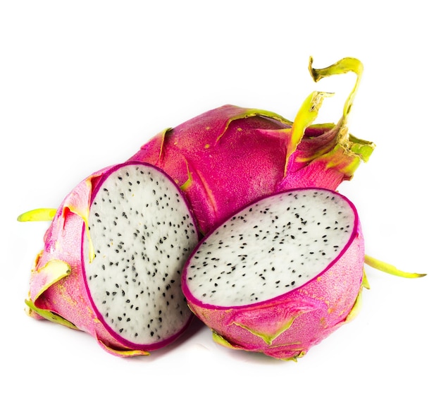 Dragon fruit op een witte achtergrond