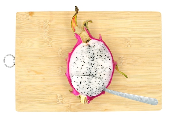 Foto dragon fruit op een witte achtergrond