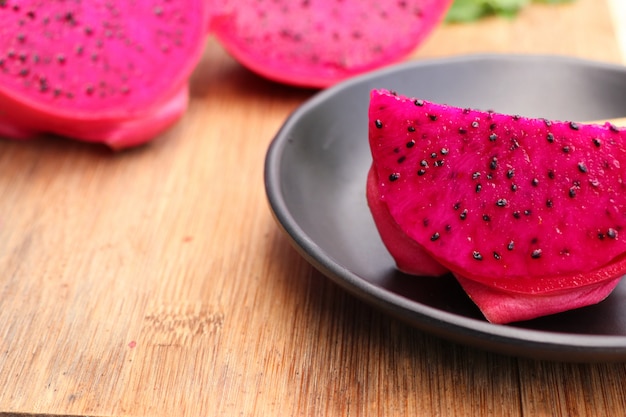 Dragon fruit op hout achtergrond