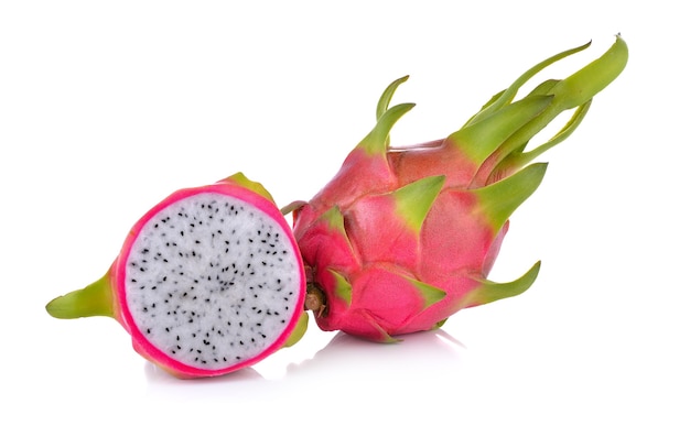 Dragon fruit op witte achtergrond