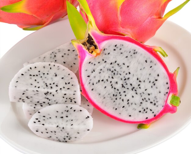 Dragonfruit op wit