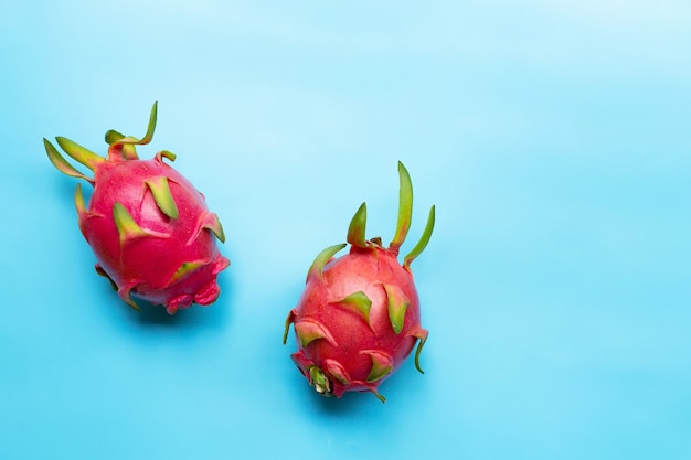 Drakenfruit of pitaya. heerlijk tropisch exotisch fruit. bovenaanzicht