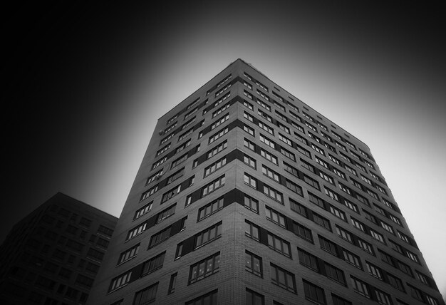 Foto sfondo drammatico edificio in bianco e nero hd