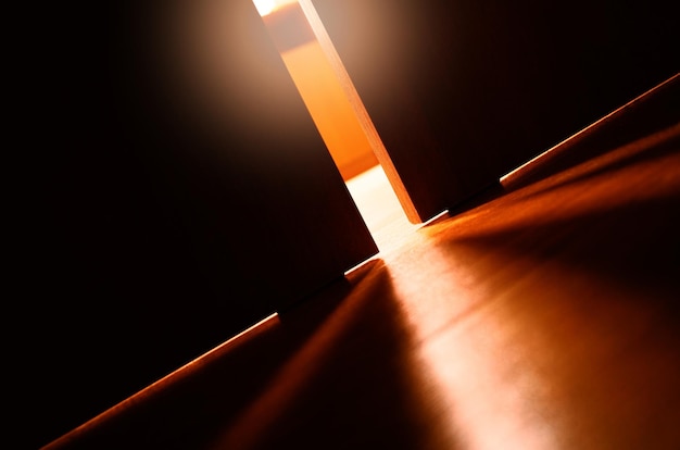 Photo dramatic light ray under the office table background