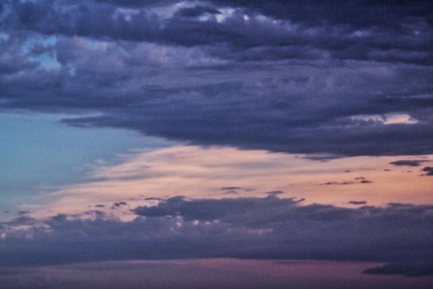 Photo dramatic sky over clouds