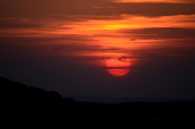 夕暮れの劇的な空